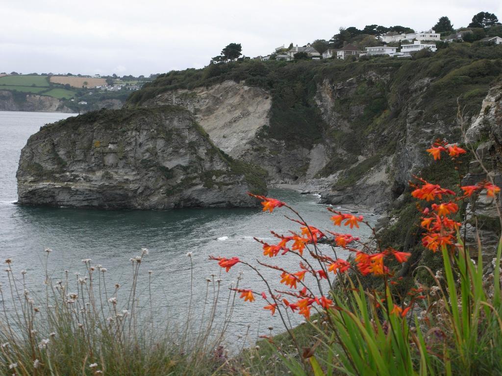 Cliff Head Hotel Carlyon Bay Exterior photo