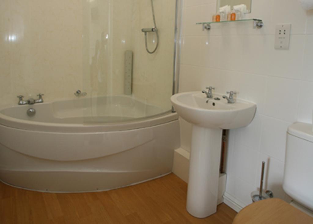 Cliff Head Hotel Carlyon Bay Room photo