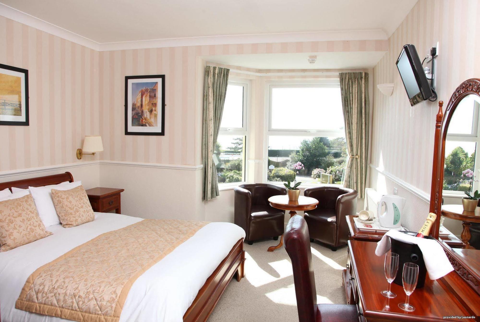 Cliff Head Hotel Carlyon Bay Room photo